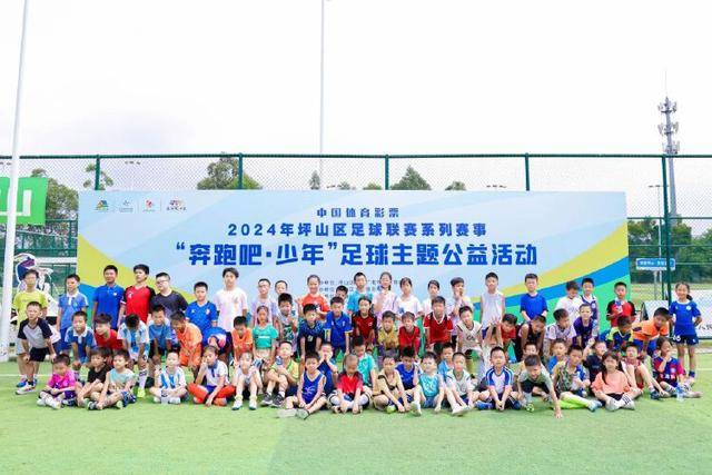 世体：京多安没和巴萨球员拍照 是因去拍单人照