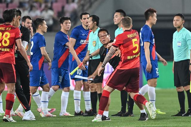 意甲-国米2-1AC米兰 提前5轮获第20座意甲冠军
